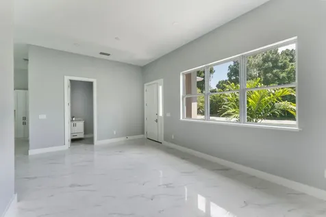 675 Ne Moss Rose Place Port Saint Lucie FL 34983