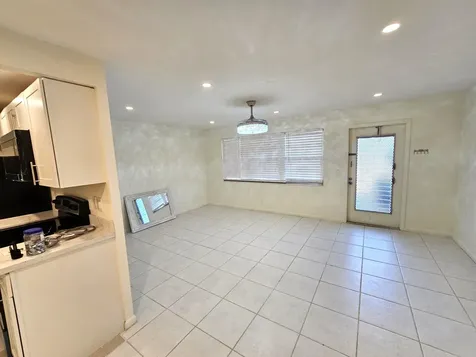 1059 Ainslie D Boca Raton FL 33434