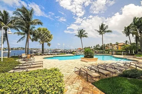 160 Yacht Club 206 Way Hypoluxo FL 33462