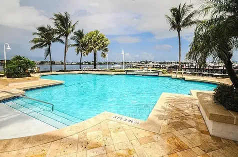 160 Yacht Club 206 Way Hypoluxo FL 33462