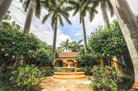 160 Yacht Club 206 Way Hypoluxo FL 33462