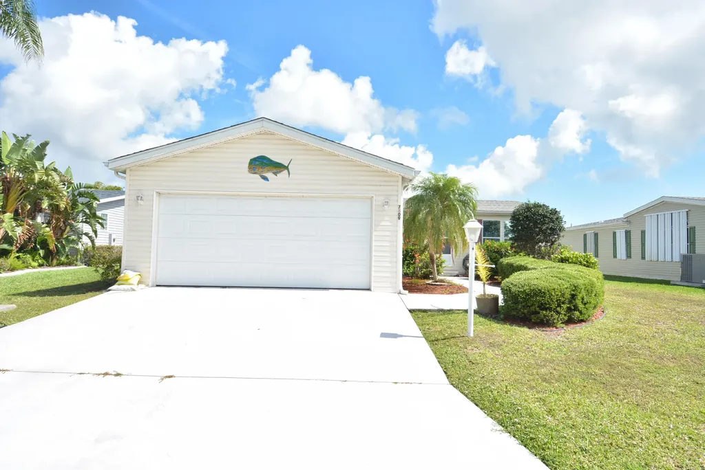 7809 Horned Lark Circle Port Saint Lucie FL 34952
