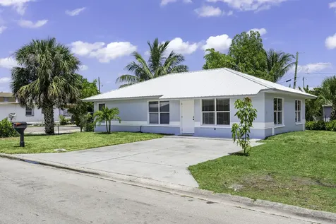 561 Sw 10th Street Belle Glade FL 33430