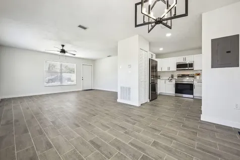 561 Sw 10th Street Belle Glade FL 33430