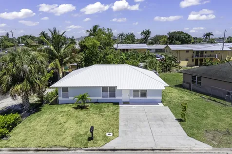 561 Sw 10th Street Belle Glade FL 33430
