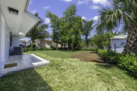 561 Sw 10th Street Belle Glade FL 33430
