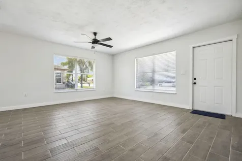 561 Sw 10th Street Belle Glade FL 33430