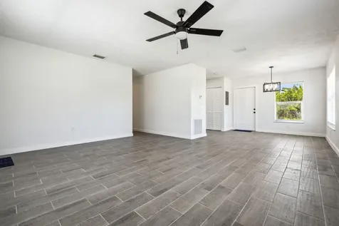561 Sw 10th Street Belle Glade FL 33430