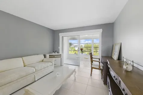 2951 Nw 46th Avenue Lauderdale Lakes FL 33313