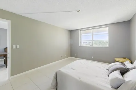 2951 Nw 46th Avenue Lauderdale Lakes FL 33313
