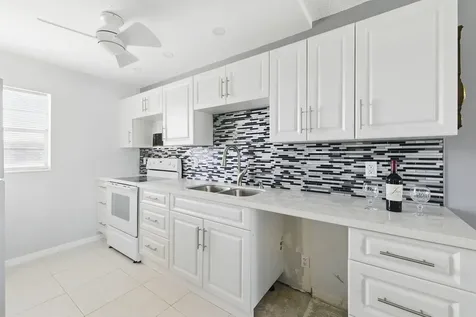 2951 Nw 46th Avenue Lauderdale Lakes FL 33313