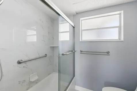 2951 Nw 46th Avenue Lauderdale Lakes FL 33313