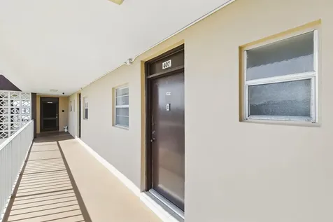 2951 Nw 46th Avenue Lauderdale Lakes FL 33313