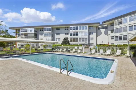 2951 Nw 46th Avenue Lauderdale Lakes FL 33313