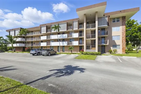 2951 Nw 46th Avenue Lauderdale Lakes FL 33313