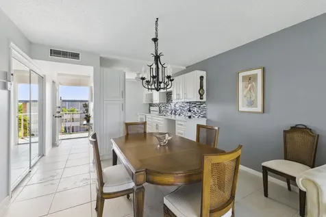 2951 Nw 46th Avenue Lauderdale Lakes FL 33313