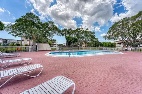 2951 Nw 46th Avenue Lauderdale Lakes FL 33313