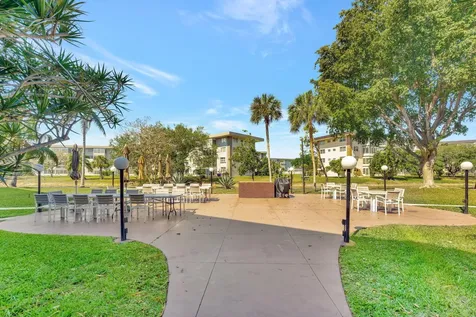 2951 Nw 46th Avenue Lauderdale Lakes FL 33313