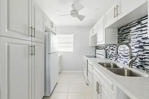 2951 Nw 46th Avenue Lauderdale Lakes FL 33313