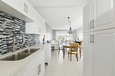 2951 Nw 46th Avenue Lauderdale Lakes FL 33313