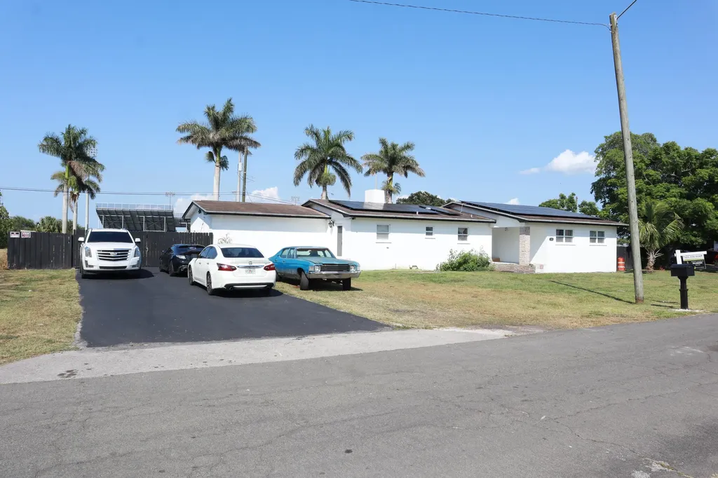 360 Kismet Avenue Pahokee FL 33476