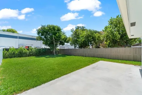 4498 NW 2nd Avenue Boca Raton FL 33431