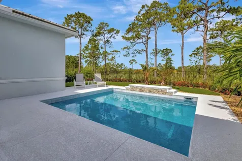 211 Se Calmo Circle Port Saint Lucie FL 34984