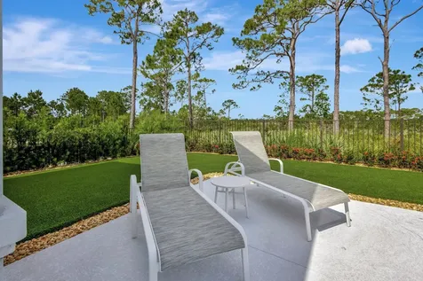 211 Se Calmo Circle Port Saint Lucie FL 34984