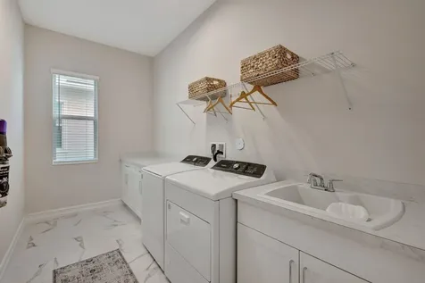 211 Se Calmo Circle Port Saint Lucie FL 34984