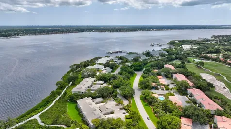 211 Se Calmo Circle Port Saint Lucie FL 34984