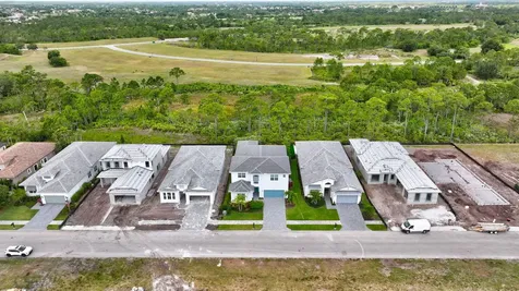 211 Se Calmo Circle Port Saint Lucie FL 34984