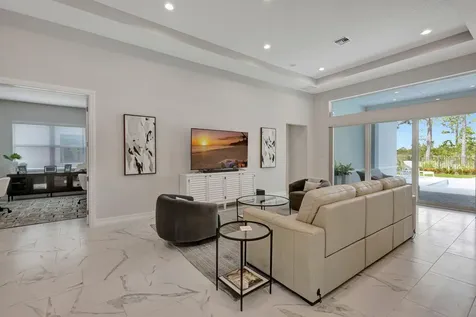 211 Se Calmo Circle Port Saint Lucie FL 34984