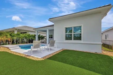 211 Se Calmo Circle Port Saint Lucie FL 34984