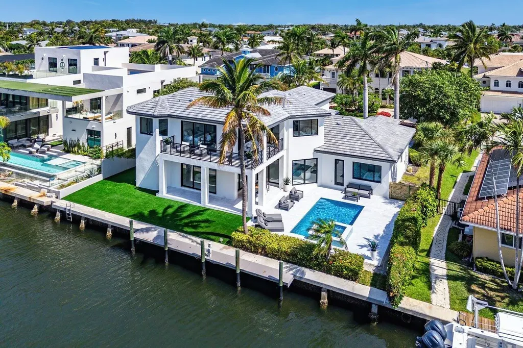 872 Glouchester Street Boca Raton FL 33487