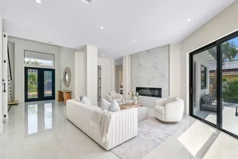 872 Glouchester Street Boca Raton FL 33487