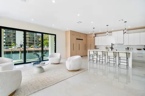 872 Glouchester Street Boca Raton FL 33487