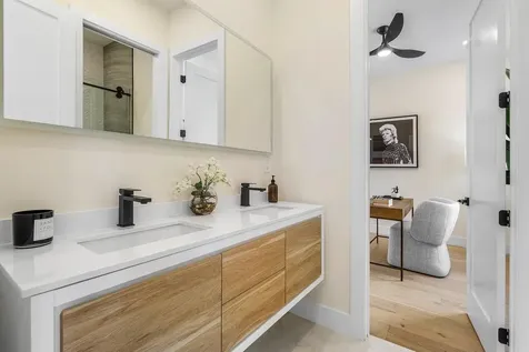 872 Glouchester Street Boca Raton FL 33487