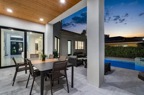 872 Glouchester Street Boca Raton FL 33487