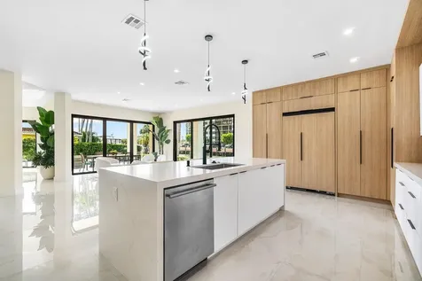 872 Glouchester Street Boca Raton FL 33487