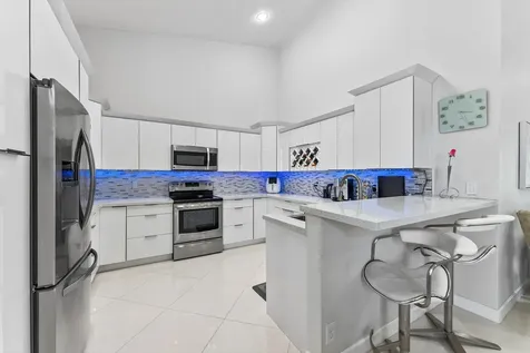 8237 Via Di Veneto Boca Raton FL 33496