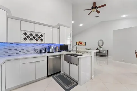 8237 Via Di Veneto Boca Raton FL 33496