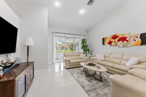 8237 Via Di Veneto Boca Raton FL 33496