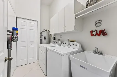 8237 Via Di Veneto Boca Raton FL 33496