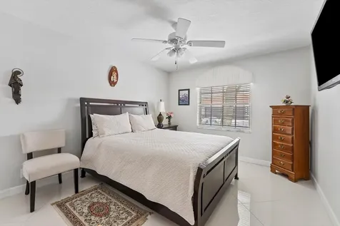 8237 Via Di Veneto Boca Raton FL 33496