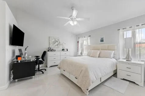 8237 Via Di Veneto Boca Raton FL 33496