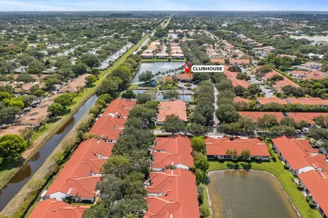 8237 Via Di Veneto Boca Raton FL 33496