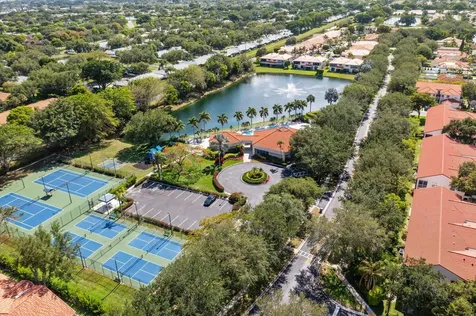 8237 Via Di Veneto Boca Raton FL 33496