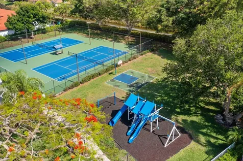 8237 Via Di Veneto Boca Raton FL 33496