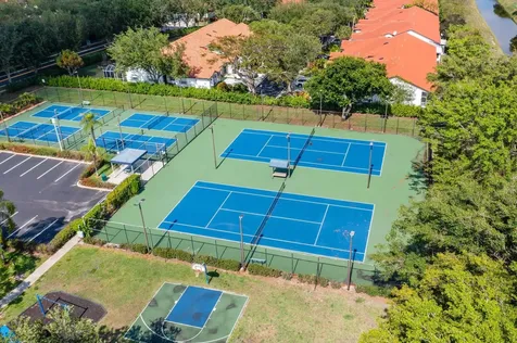 8237 Via Di Veneto Boca Raton FL 33496