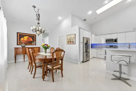 8237 Via Di Veneto Boca Raton FL 33496